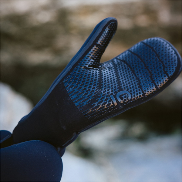 2025 C-Skins Wired+ 7mm Muffole C-GLWIP7S - Black